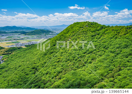 赤神山（太郎坊山）展望台から箕作山の眺め　滋賀県東近江市 139665144