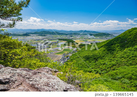 赤神山(太郎坊山)展望台から近江平野の景観 滋賀県東近江市 赤神山(太郎坊山)展望台から近江平野の景観 滋賀県東近江市 139665145