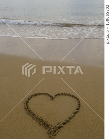 Heart drawn in the sand Heart drawn in the sand 139665802