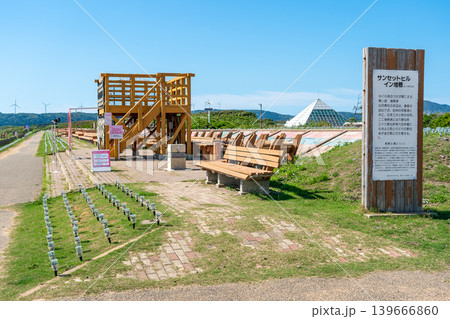 世界一長いベンチ 増穂浦海岸 サンセットヒルイン増穂 石川県 志賀町※作品コメント欄に撮影位置 世界一長いベンチ 増穂浦海岸 サンセットヒルイン増穂 石川県 志賀町※作品コメント欄に撮影位置 139666860