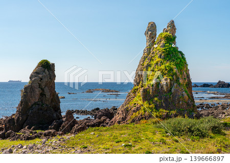 石川県輪島市の観光名所 能登半島のトトロ岩(権現岩)と看板の風景※作品コメント欄に撮影位置 石川県輪島市の観光名所 能登半島のトトロ岩(権現岩)と看板の風景※作品コメント欄に撮影位置 139666897