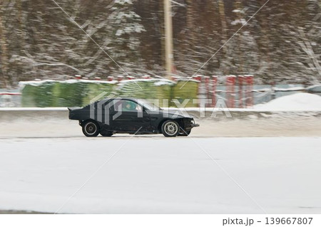 Automobile practitioner refines driving strategies on snowy race track Automobile practitioner refines driving strategies on snowy race track 139667807