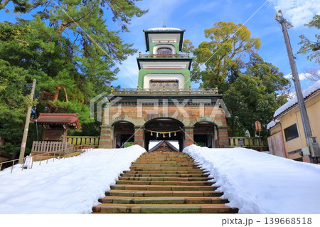 【石川県】白銀の尾山神社の神門 【石川県】白銀の尾山神社の神門 139668518