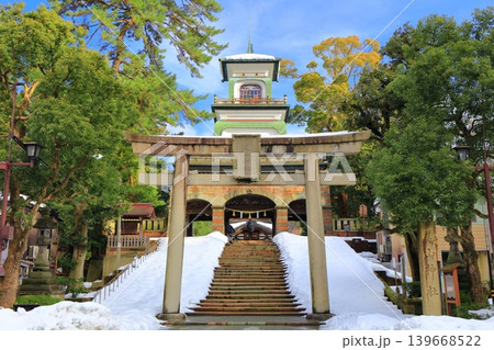【石川県】白銀の尾山神社の神門 【石川県】白銀の尾山神社の神門 139668522