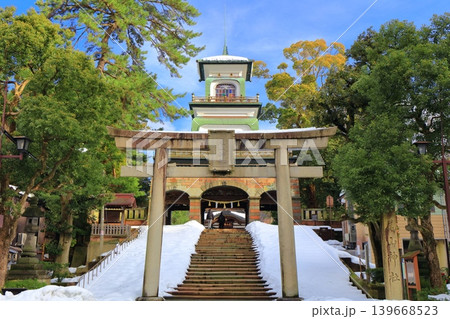 【石川県】白銀の尾山神社の神門 【石川県】白銀の尾山神社の神門 139668523