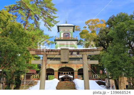 【石川県】白銀の尾山神社の神門 【石川県】白銀の尾山神社の神門 139668524