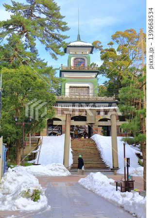 【石川県】白銀の尾山神社の神門 【石川県】白銀の尾山神社の神門 139668534