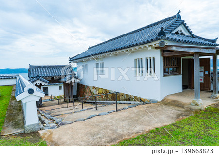 熊本県苓北町　富岡城本丸跡の高麗門 139668823
