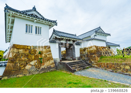 熊本県苓北町　富岡城本丸跡の高麗門 139668826