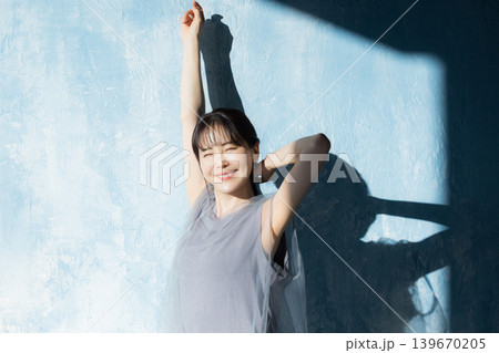 若い女性 若い女性 139670205