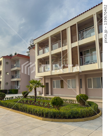 Modern Resort Buildings Palm Tree Garden Exterior Modern Resort Buildings Palm Tree Garden Exterior 139670402