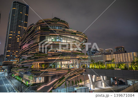 MoN Takanawa(文化創造棟)の外観と高輪の夜景【東京都港区】 MoN Takanawa(文化創造棟)の外観と高輪の夜景【東京都港区】 139671084