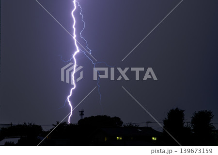 落ちてくる雷 落ちてくる雷 139673159