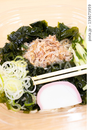 おいしい冷やしわかめ蕎麦 139673959