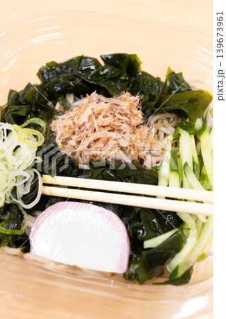 おいしい冷やしわかめ蕎麦 139673961