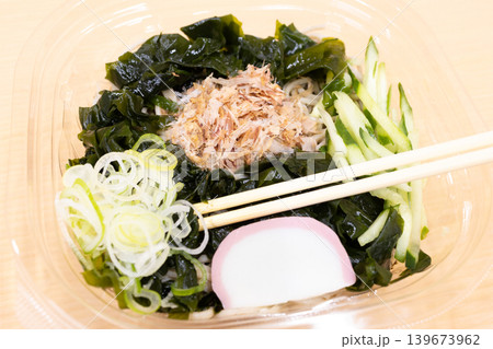 おいしい冷やしわかめ蕎麦 139673962