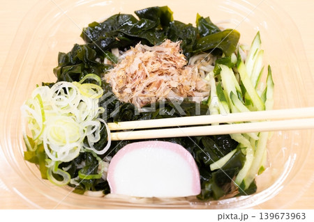 おいしい冷やしわかめ蕎麦 おいしい冷やしわかめ蕎麦 139673963