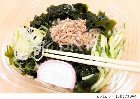 おいしい冷やしわかめ蕎麦 139673964
