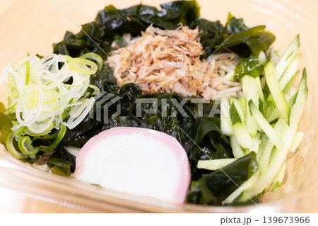 おいしい冷やしわかめ蕎麦 おいしい冷やしわかめ蕎麦 139673966