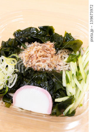 おいしい冷やしわかめ蕎麦 おいしい冷やしわかめ蕎麦 139673972