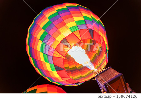 Colorful hot air balloon with flame burning in the night Colorful hot air balloon with flame burning in the night 139674126
