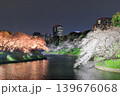 千鳥ヶ淵の夜桜と都心の春景色 139676068
