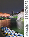 千鳥ヶ淵の夜桜とボート乗り場 139676072