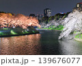 千鳥ヶ淵の夜桜と都心の春景色 139676077