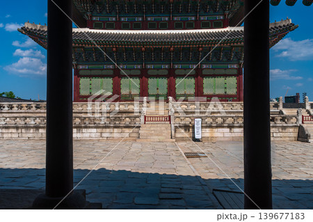 Seoul, South Korea - May. 14, 2026 : Historical Geunjeongjeon Hall in Gyeongbokgung Palace under a blue sky with white clouds, Seoul, South Korea 139677183