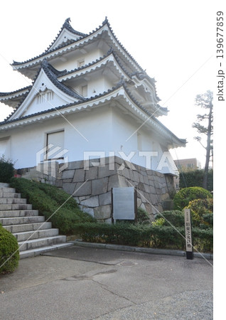 高松城の「艮櫓(うしとらやぐら)」(玉藻公園(高松城跡)/香川県高松市玉藻町) 高松城の「艮櫓(うしとらやぐら)」(玉藻公園(高松城跡)/香川県高松市玉藻町) 139677859