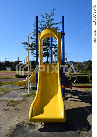 児童公園の遊具 児童公園の遊具 139678949