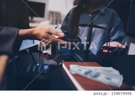 Lawyer explained to the client about the law that must be brought against the court case. 139679498