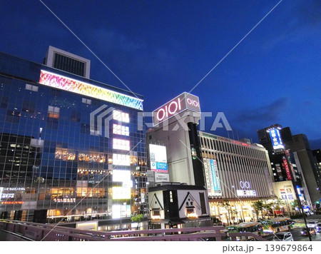【東京・夜景】錦糸町駅南口と京葉道路 【東京・夜景】錦糸町駅南口と京葉道路 139679864