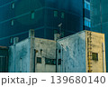駅前に建つ古い建物と高層ビル 139680140