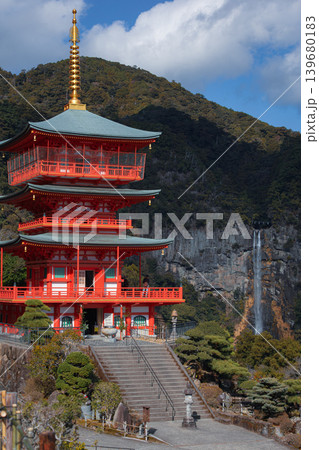 那智の滝と青岸渡寺三重塔の絶景・世界遺産熊野古道 那智の滝と青岸渡寺三重塔の絶景・世界遺産熊野古道 139680183