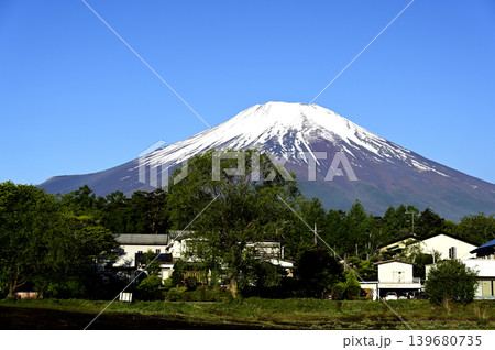 5月、山中湖畔の風景 (撮影地：山中湖畔) 139680735