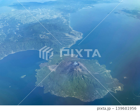 成田ー台北の機内より眺める桜島と大隅半島 成田ー台北の機内より眺める桜島と大隅半島 139681956