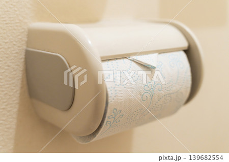 補充されているトイレットペーパー ライフスタイルイメージ 補充されているトイレットペーパー ライフスタイルイメージ 139682554