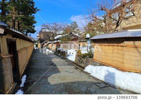 【石川県】薦掛けした長町武家屋敷跡(金沢の冬の風物詩) 【石川県】薦掛けした長町武家屋敷跡(金沢の冬の風物詩) 139683706