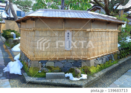 【石川県】薦掛けした長町武家屋敷跡(金沢の冬の風物詩) 【石川県】薦掛けした長町武家屋敷跡(金沢の冬の風物詩) 139683713