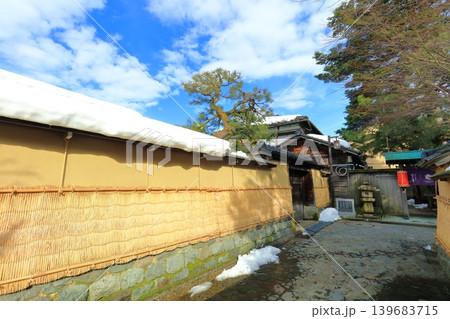 【石川県】薦掛けした長町武家屋敷跡（金沢の冬の風物詩） 139683715