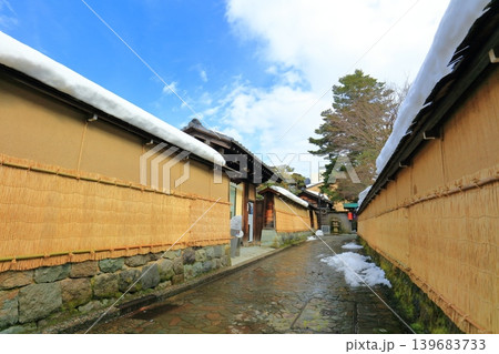 【石川県】薦掛けした長町武家屋敷跡(金沢の冬の風物詩) 【石川県】薦掛けした長町武家屋敷跡(金沢の冬の風物詩) 139683733