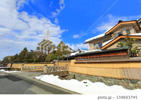 【石川県】薦掛けした長町武家屋敷跡(金沢の冬の風物詩) 【石川県】薦掛けした長町武家屋敷跡(金沢の冬の風物詩) 139683745