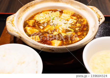 おいしい土鍋の麻婆豆腐定食 おいしい土鍋の麻婆豆腐定食 139684324