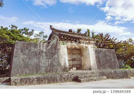 沖縄　園比屋武御嶽石門 139684389