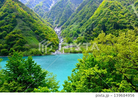 黒部川に流れ込む水路 黒部川に流れ込む水路 139684956