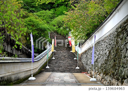 長谷寺の本堂に続く石段 長谷寺の本堂に続く石段 139684963