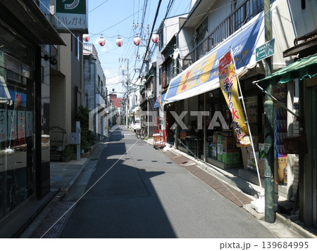 墨田区の鳩の街通り商店街(スズキストア・古民家カフェこぐま付近) 墨田区の鳩の街通り商店街(スズキストア・古民家カフェこぐま付近) 139684995