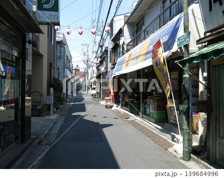 墨田区の鳩の街通り商店街(スズキストア・古民家カフェこぐま付近) 墨田区の鳩の街通り商店街(スズキストア・古民家カフェこぐま付近) 139684996