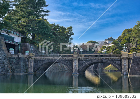 永遠を感じる二重橋の風景 永遠を感じる二重橋の風景 139685332